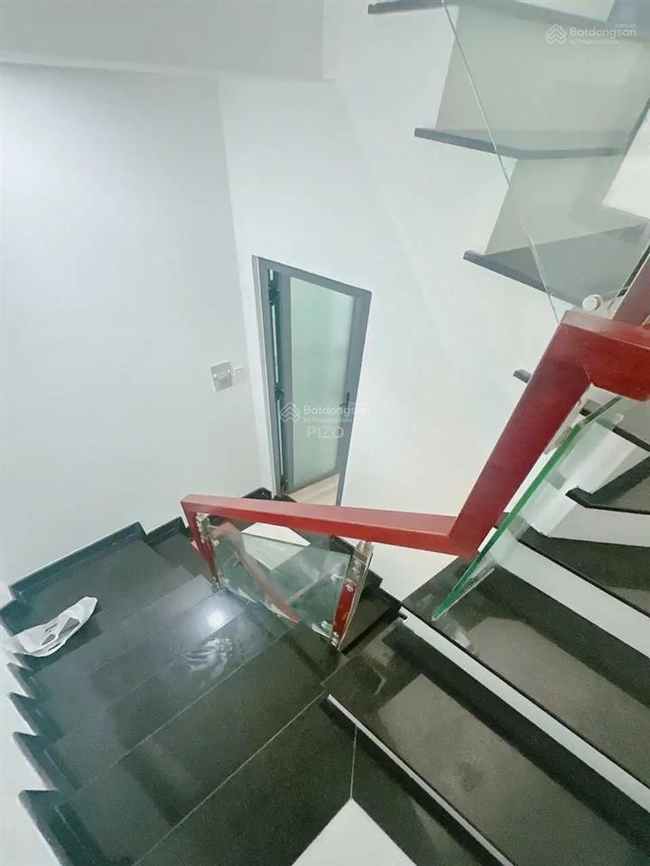 Mặt tiền 5 tầng phú nhuận giá hẻm dt 3,25 x 9m giá 7,9 tỷ thương lượng nhà mới chỉ việc dọn vào ở.