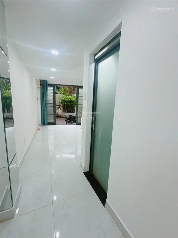 Mặt tiền 5 tầng phú nhuận giá hẻm dt 3,25 x 9m giá 7,9 tỷ thương lượng nhà mới chỉ việc dọn vào ở.