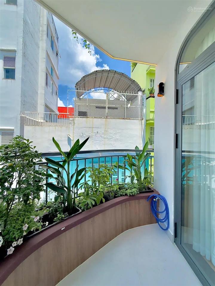 Siêu vị trí cách 1 căn ra mặt tiền cô giang, nhà 2 mặt hẻm, 5pn dt 3,6 x 14m, tặng nội thất cao cấp