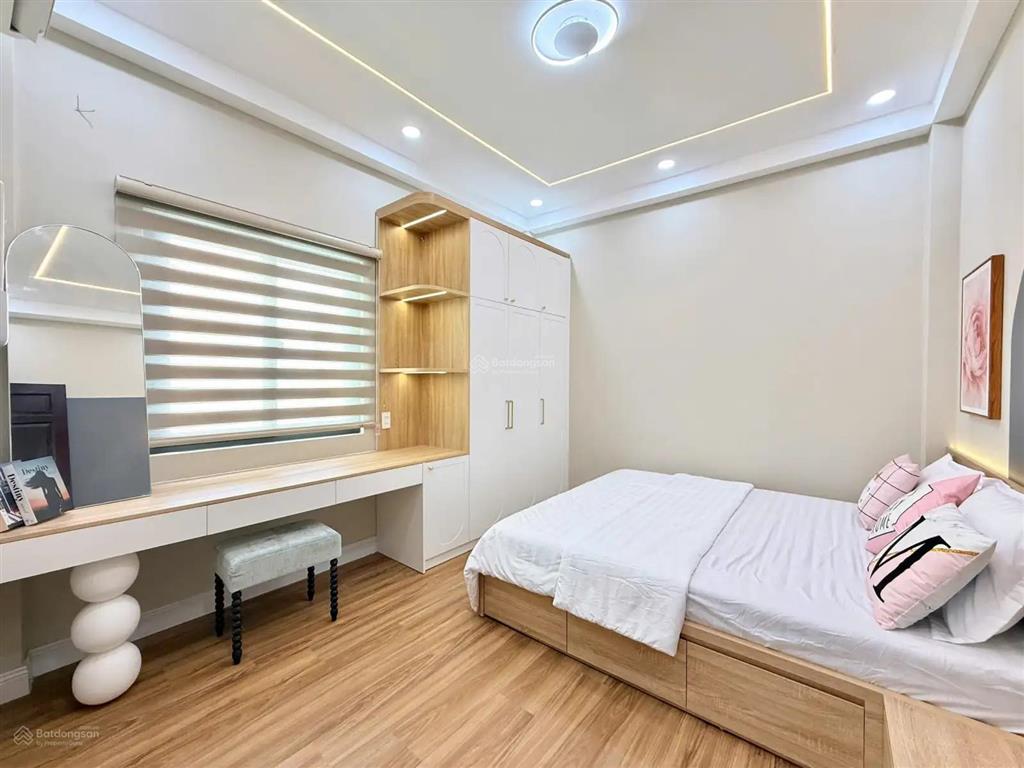 Siêu vị trí cách 1 căn ra mặt tiền cô giang, nhà 2 mặt hẻm, 5pn dt 3,6 x 14m, tặng nội thất cao cấp