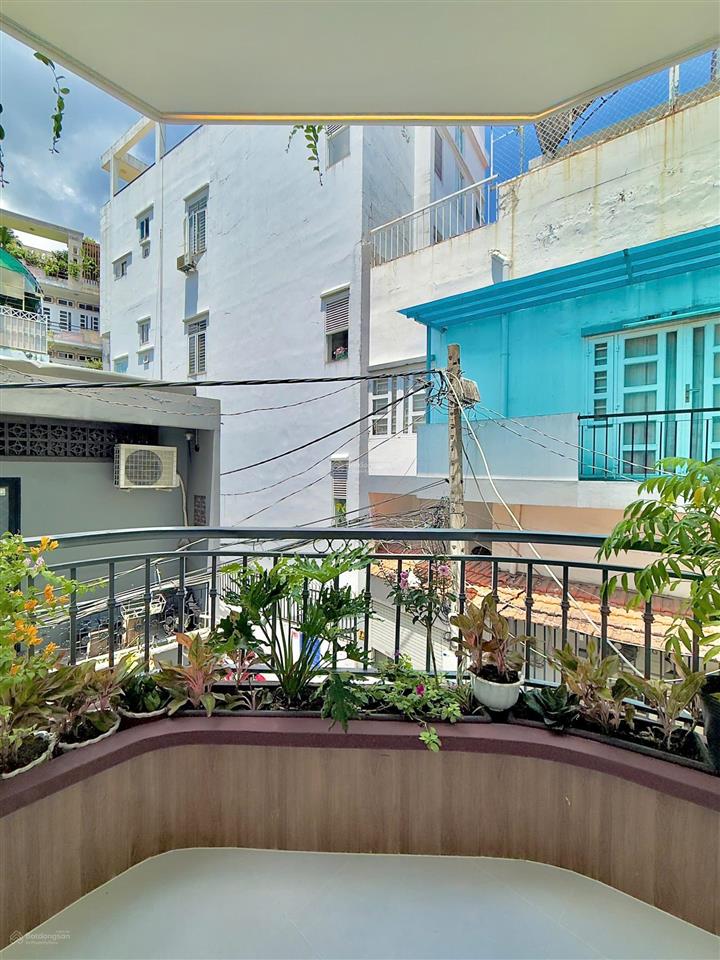 Siêu vị trí cách 1 căn ra mặt tiền cô giang, nhà 2 mặt hẻm, 5pn dt 3,6 x 14m, tặng nội thất cao cấp