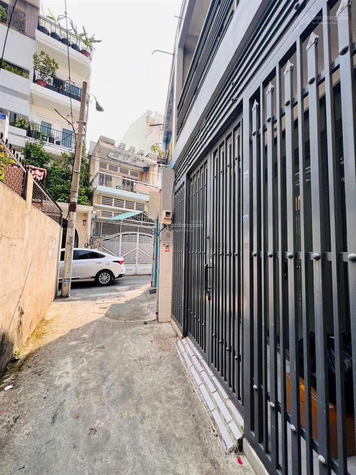 Nhà hiếm nguyễn đình chính giáp nguyễn văn trỗi chỉ cách 1 căn ra mặt tiền giá 6,2 tỷ tl kc 2 tầng