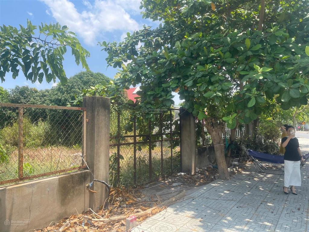Chính chủ bán nhanh 10x42m full thổ, mặt tiền đường 16m  cách chợ 500m  còn thương lượng