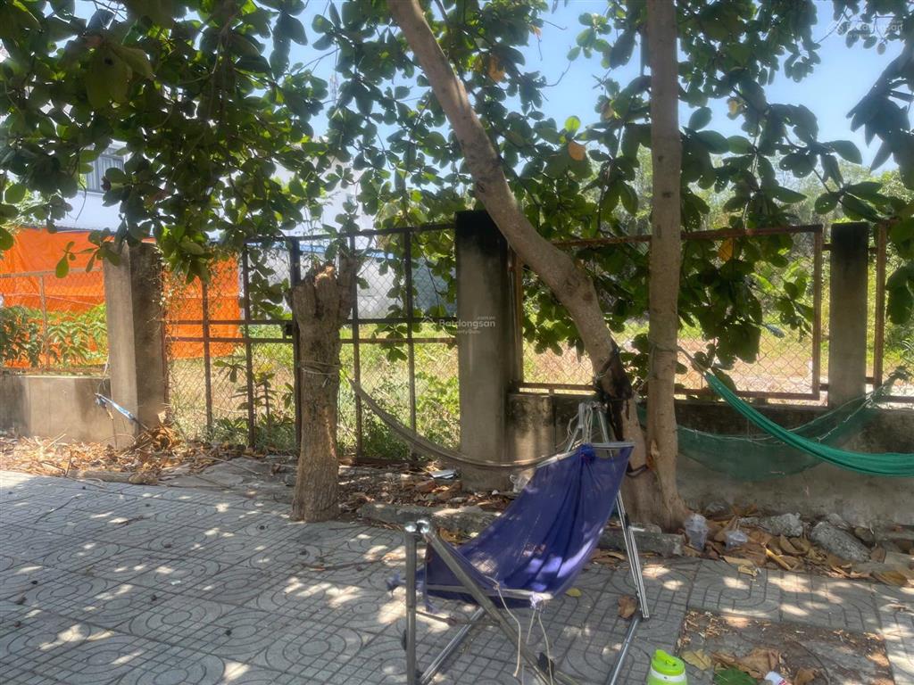 Chính chủ bán nhanh 10x42m full thổ, mặt tiền đường 16m  cách chợ 500m  còn thương lượng