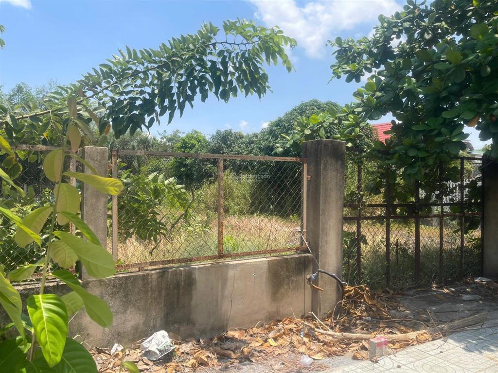 Chính chủ bán nhanh 10x42m full thổ, mặt tiền đường 16m  cách chợ 500m  còn thương lượng