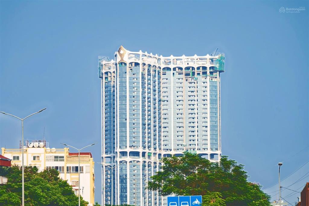 4,4tỷ cơ hội duy nhất chuyển nhượng căn 2pn trục 03 đẹp golden crown