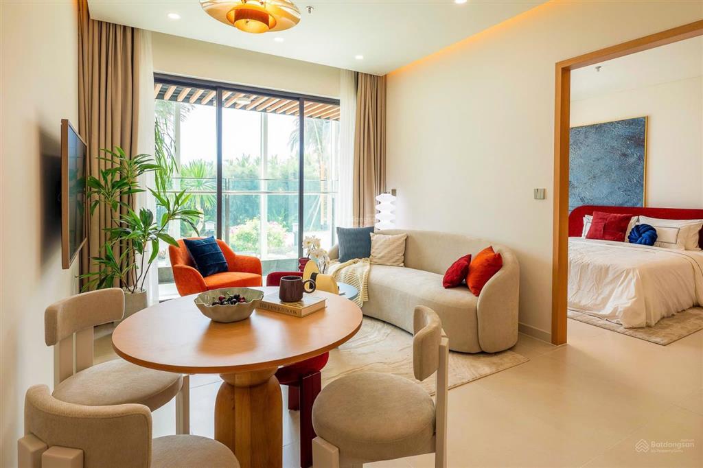 Bán căn hộ 2 ngủ view biển nha trang giá tốt, 61m2, chỉ thanh toán 10% đến khi nhận nhà