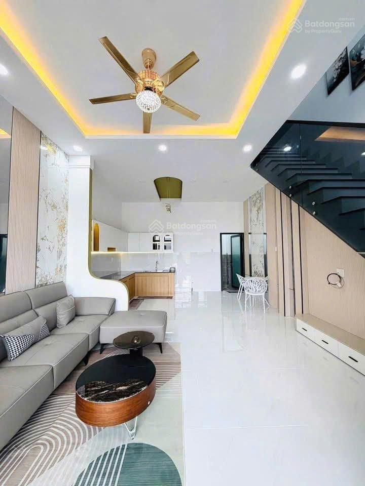 Chủ nhà cần bán gấp căn nhà lô góc 2mt ngay văn miếu trấn biên sổ hồng riêng đường 2 xe hơi né nhau