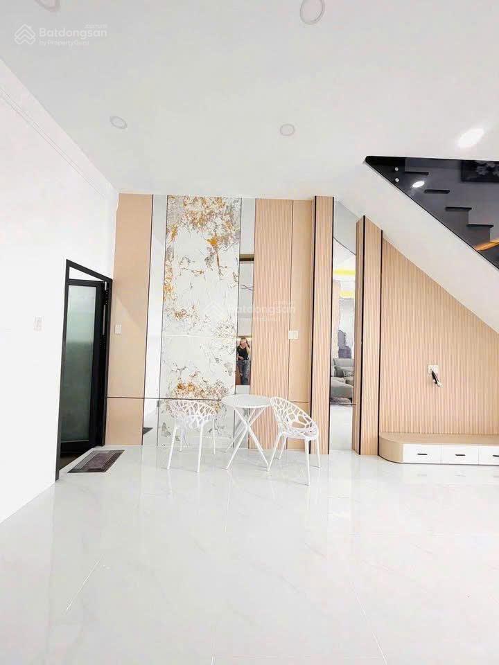 Chủ nhà cần bán gấp căn nhà lô góc 2mt ngay văn miếu trấn biên sổ hồng riêng đường 2 xe hơi né nhau