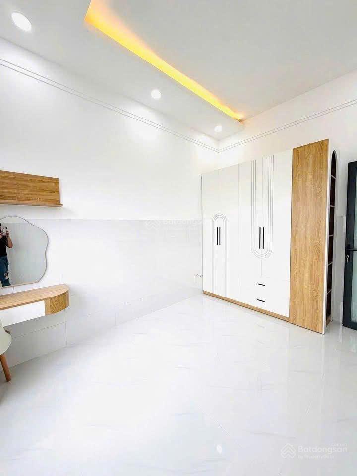 Chủ nhà cần bán gấp căn nhà lô góc 2mt ngay văn miếu trấn biên sổ hồng riêng đường 2 xe hơi né nhau