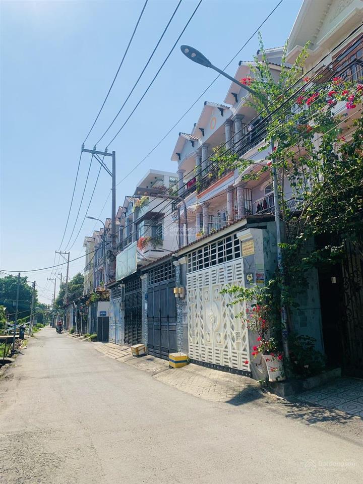 Nhà 3 tầng kiên cố ngay chợ hiệp bình ngang đến 8m chỉ 9.5 tỷ