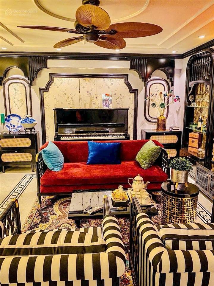 Đống đa  hoàng cầu  nhà 7 tầng thang máy ô tô tải đỗ cửa  47m² x 7t thang máy, mt 7m, phân lô