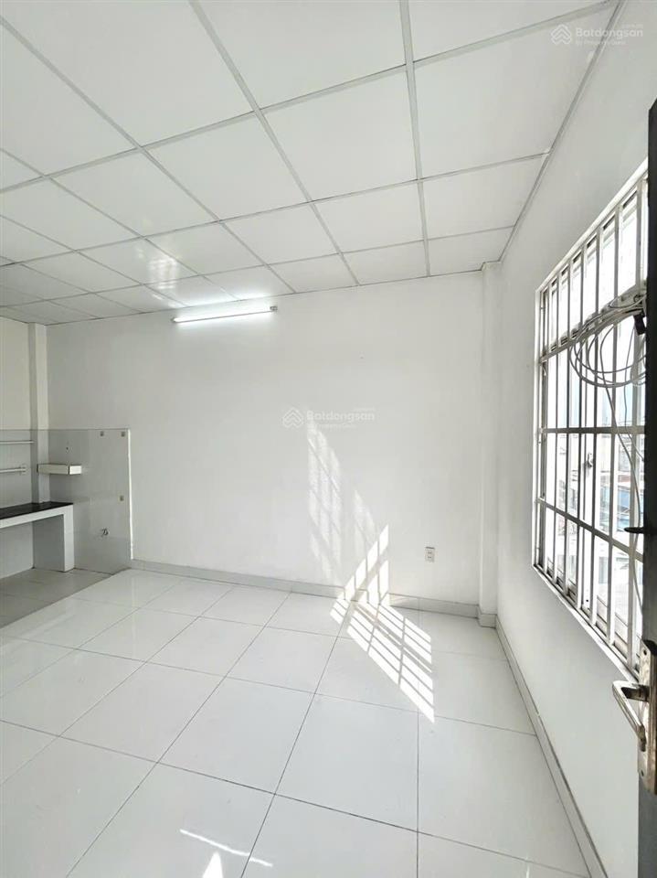 Cho thuê phòng studio rộng 25m2, cửa sổ trời, thoáng mát, ngay đường nguyễn duy trinh