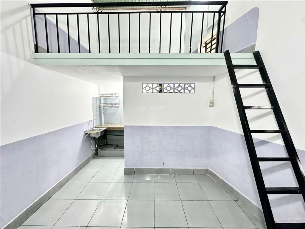 Phòng trọ có gác mới đẹp ngay cầu vượt linh xuân gần làng đại học thủ đức