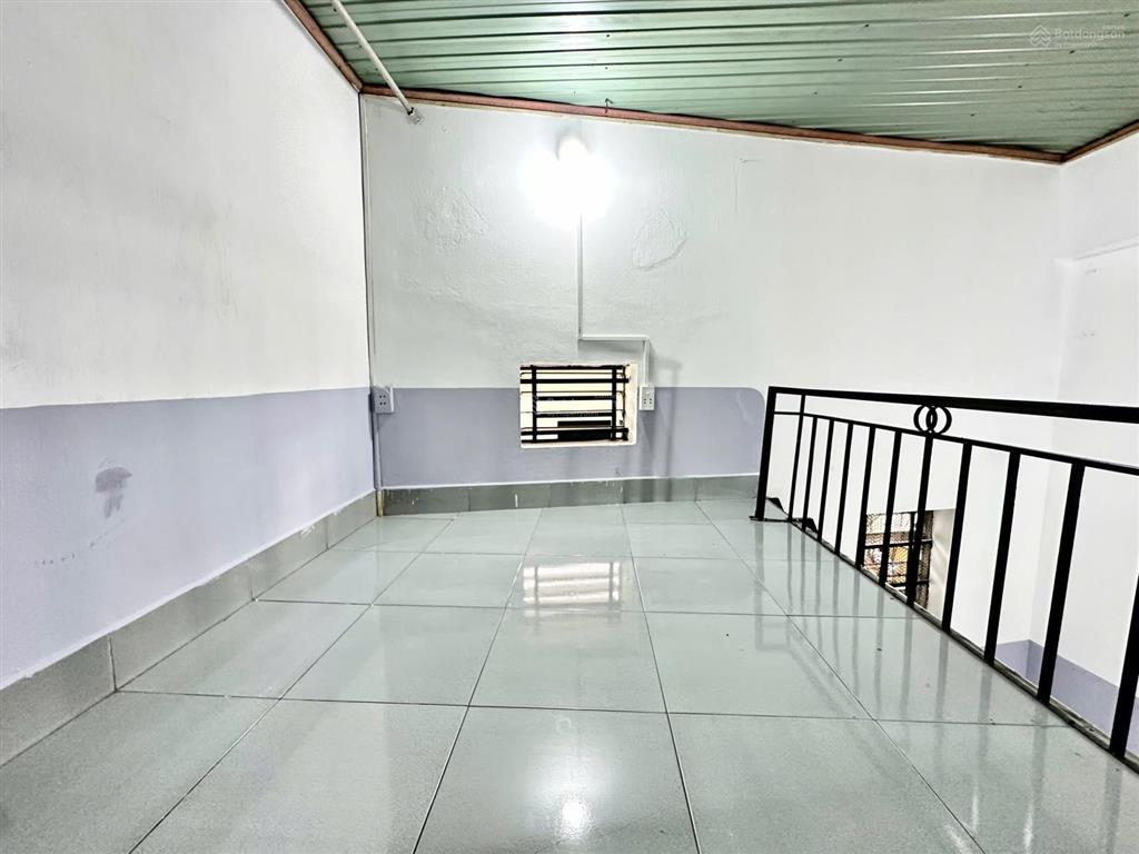 Phòng trọ có gác mới đẹp ngay cầu vượt linh xuân gần làng đại học thủ đức