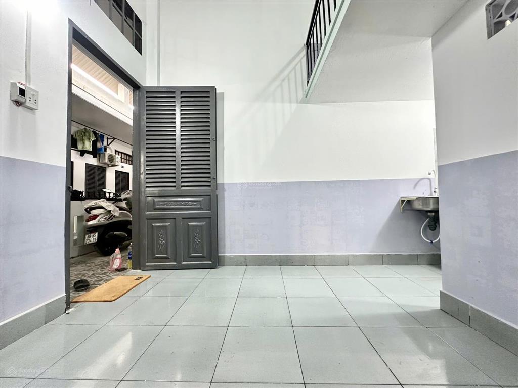 Phòng trọ có gác mới đẹp ngay cầu vượt linh xuân gần làng đại học thủ đức