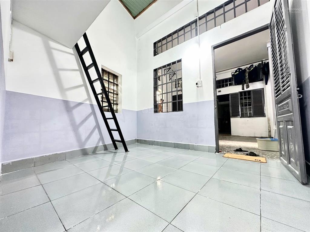 Phòng trọ có gác mới đẹp ngay cầu vượt linh xuân gần làng đại học thủ đức