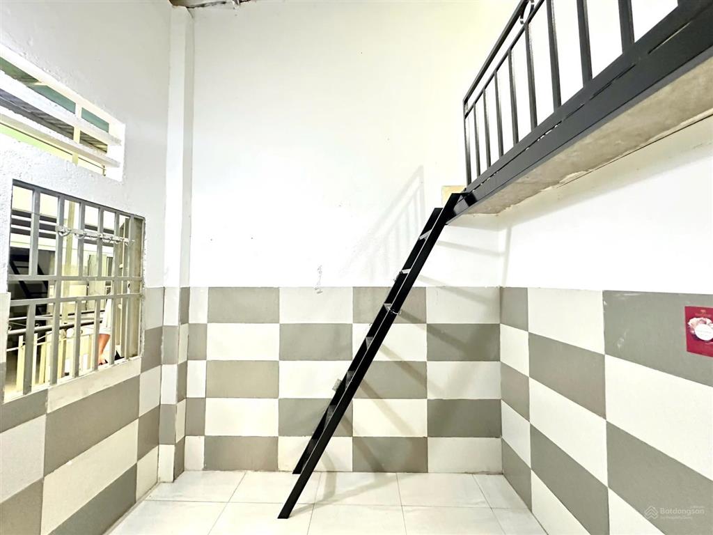 Phòng trọ có gác cao, cực thoáng, mới 100%, ngay vinhomes grand park q9