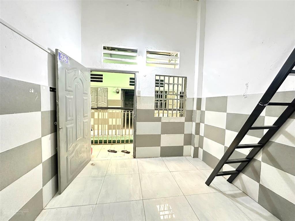 Phòng trọ có gác cao, cực thoáng, mới 100%, ngay vinhomes grand park q9