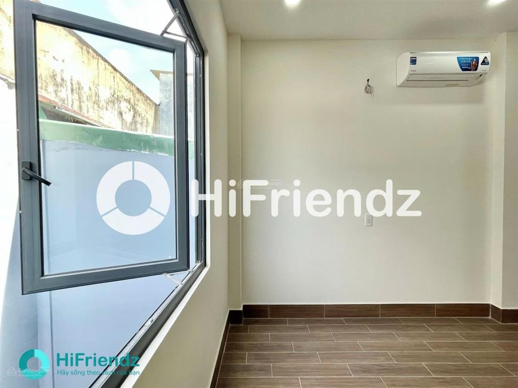 Cho thuê căn hộ full nt, mới xây có ban công cực thoáng ngay ngã tư bốn xã