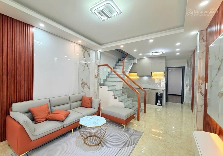 Ngay sát nguyễn gia trí(d2),gần hàng xanh, hẻm xe hơi thông, 4pn, dt gần 50m2, chỉ 8.x tỷ.