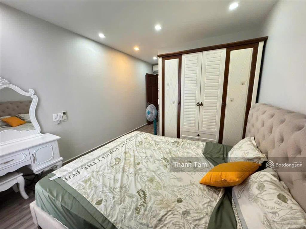 Chính chủ bán giá cực mềm ch ngọc khánh q. 5, dt 64m2, 2pn2wc, giá 1 tỷ 650, để lại nội thất, shr