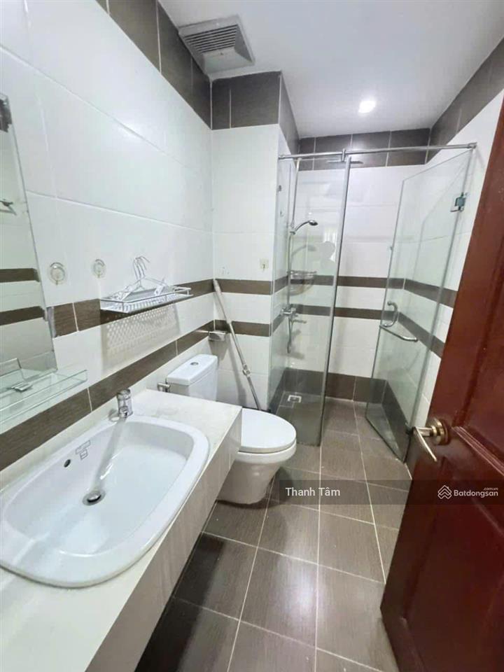 Chính chủ bán giá cực mềm ch ngọc khánh q. 5, dt 64m2, 2pn2wc, giá 1 tỷ 650, để lại nội thất, shr