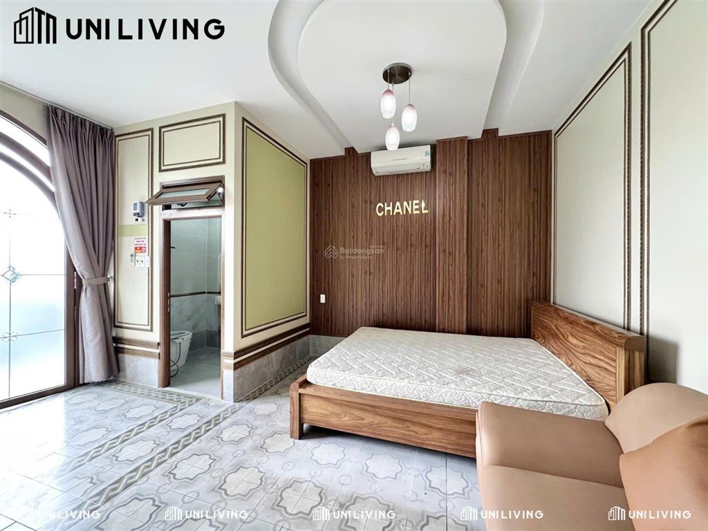 Căn hộ dịch vụ cao cấp full nội thất ban công ngay ngã tư bình thái, metro phước long