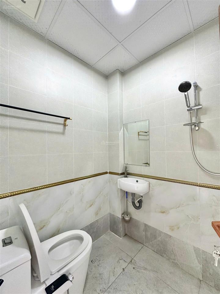 Căn hộ dịch vụ cao cấp full nội thất ban công ngay ngã tư bình thái, metro phước long