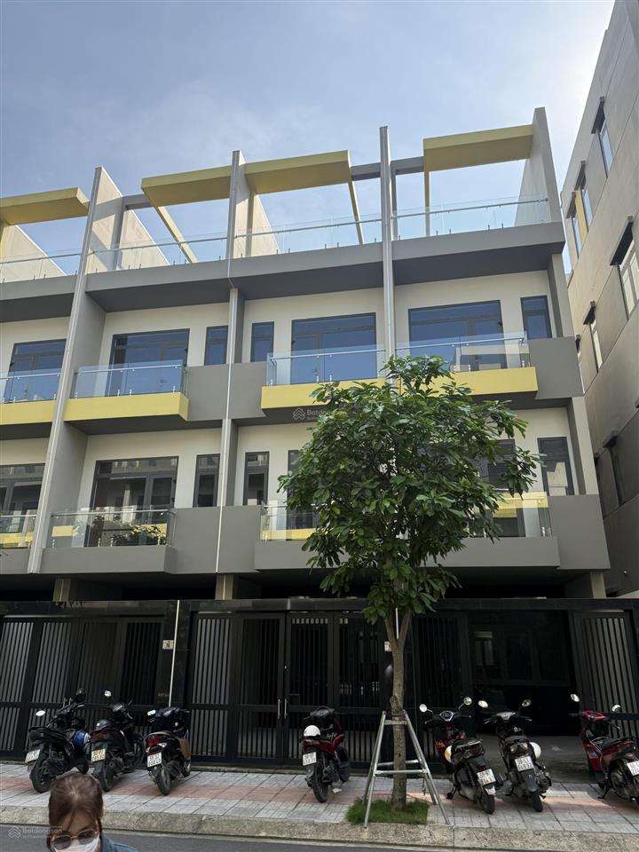 Bán nhà phố liền kề 4 tầng 245m2 sd tại bcons uni valley trung tâm đông hòa, dĩ an giá 11 tỷ tl
