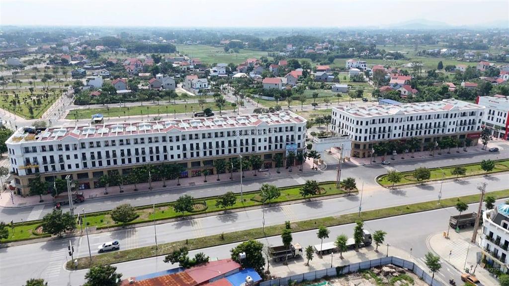 Cần bán lô đất 100m gần nhà hàng vạn xuân  ngay trung tâm thương mại go