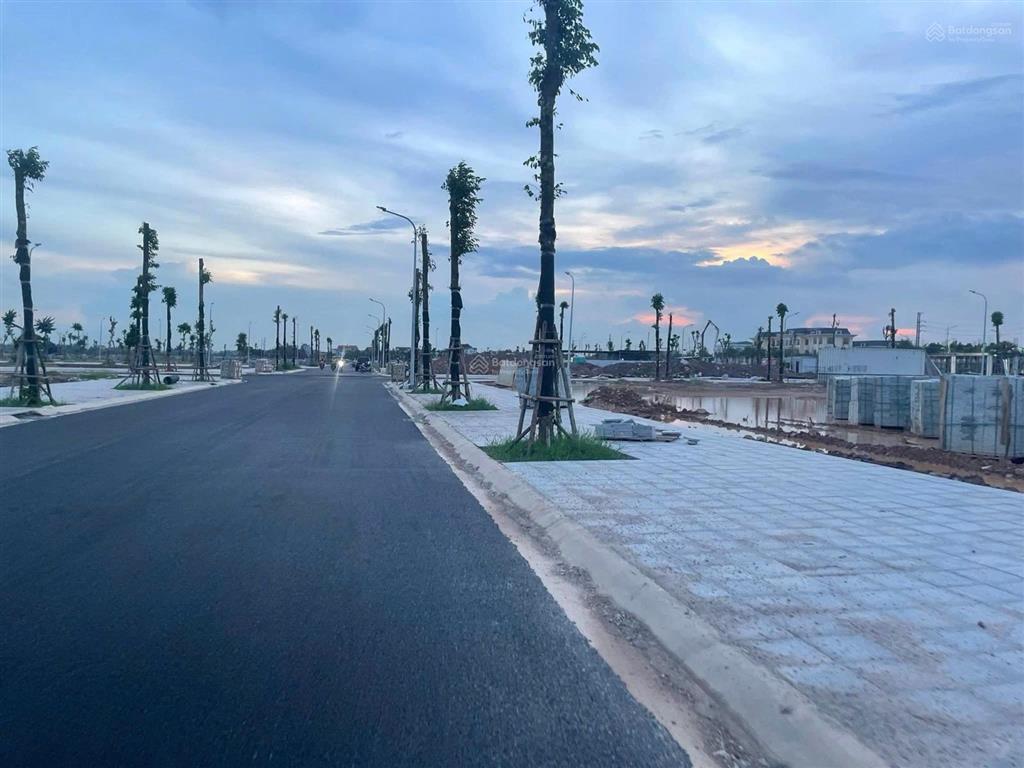Em có lô đất đẹp đường rộng giá tốt hơn các lô xung quanh vài giá và tốt nhất dự án thời điểm này