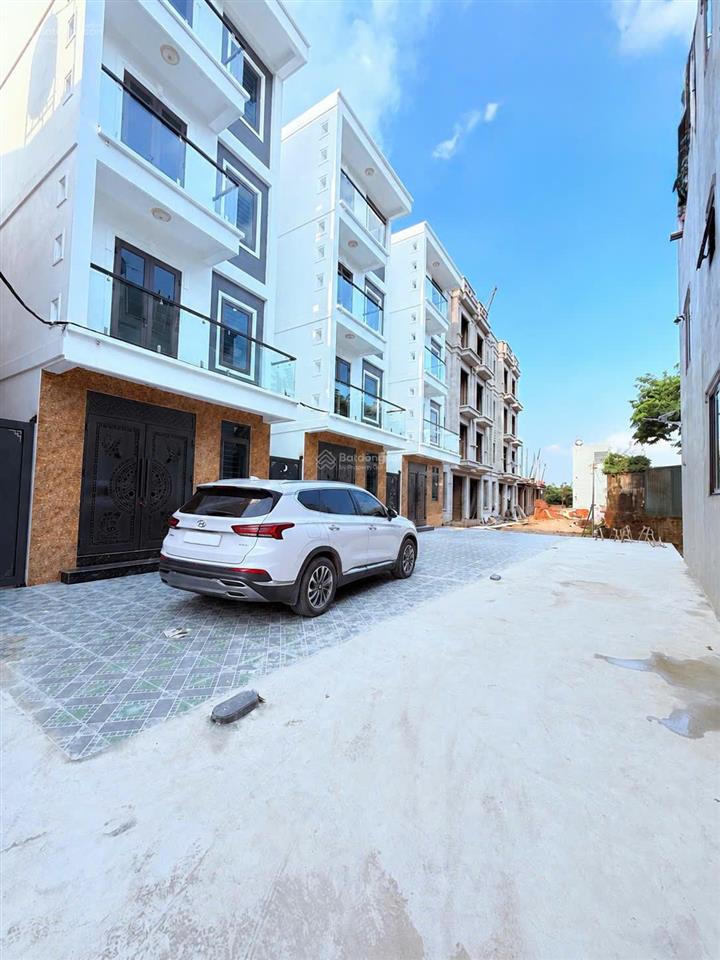 Bán gấp  căn nhà đẹp độc lập 100m²  sân cổng để ô tô  giá chỉ 6,45 tỷ gần kđt đô nghĩa