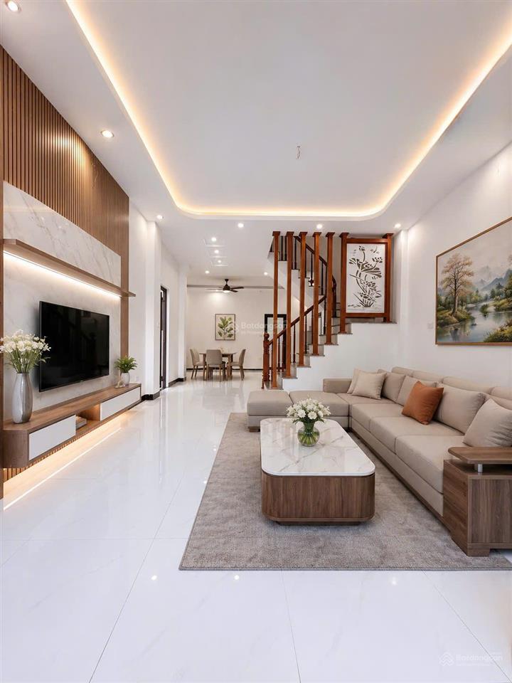 Bán gấp  căn nhà đẹp độc lập 100m²  sân cổng để ô tô  giá chỉ 6,45 tỷ gần kđt đô nghĩa