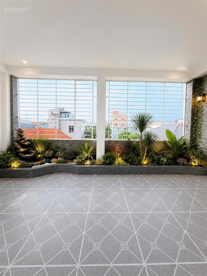Bán gấp  căn nhà đẹp độc lập 100m²  sân cổng để ô tô  giá chỉ 6,45 tỷ gần kđt đô nghĩa