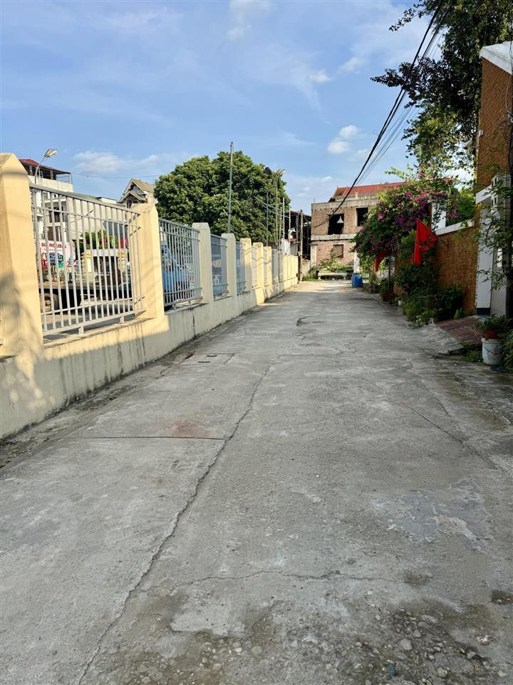 100m ra đến ql21 lô đất giá êm nhất khu vực gần chợ hoà lạc