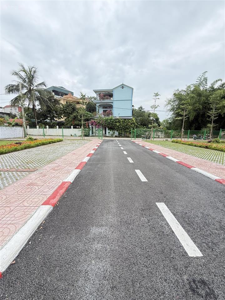 Lô đất gần chợ hòa lạc 200m, trục chính kinh doanh giá chỉ hơn 40tr/m2