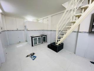 Bán nhà trệt 2 lầu btct, ngay chợ hoa hồ thị kỷ, kqhlg