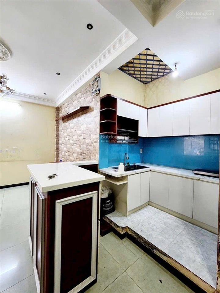 Bán nhà ngang 4,3m tại quận 10, thành thái, trệt 3 lầu btct, hẻm xe hơi, không quy hoạch, lộ giới