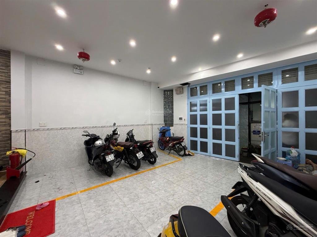 Bán nhà mặt phố sát vinhomes 4 tầng btct 5pn, sổ hồng hoàn công