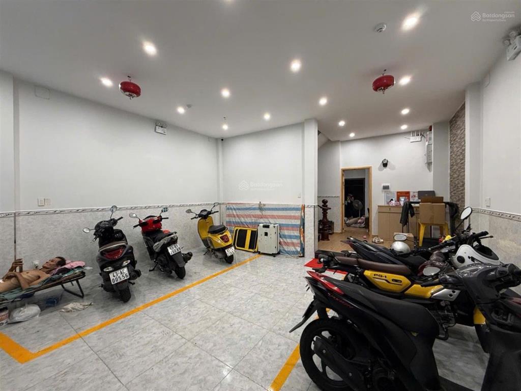 Bán nhà mặt phố sát vinhomes 4 tầng btct 5pn, sổ hồng hoàn công