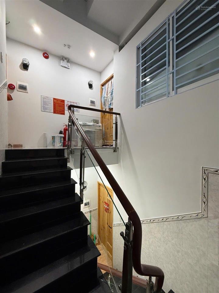 Bán nhà mặt phố sát vinhomes 4 tầng btct 5pn, sổ hồng hoàn công