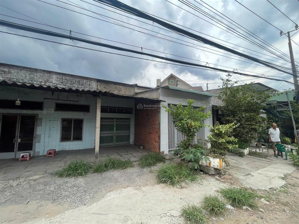 Nợ ngân hàng cần bán gấp đất (có nhà) mặt tiền ql1a, 215m2, 4tỷ2 sổ đầy đủ (có thương lượng)