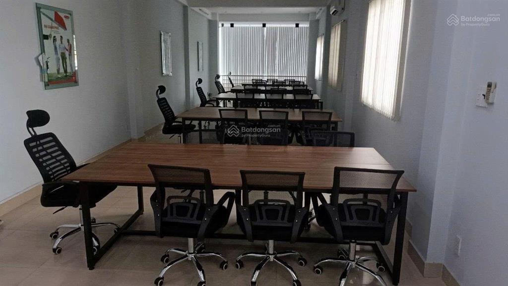 Chính chủ cho thuê tòa nhà văn phòng, có thang máy, thông tầng