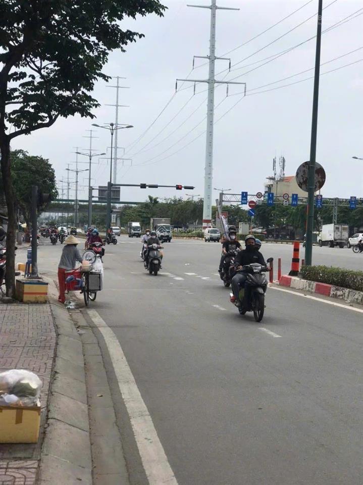 Chính chủ cho thuê tòa nhà văn phòng, có thang máy, thông tầng