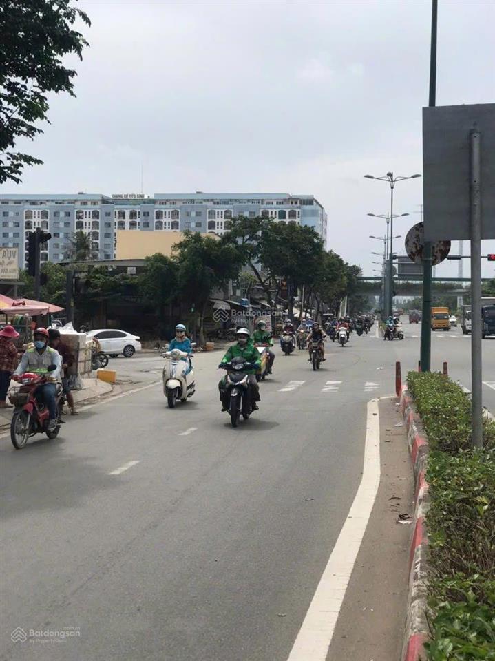 Chính chủ cho thuê tòa nhà văn phòng, có thang máy, thông tầng