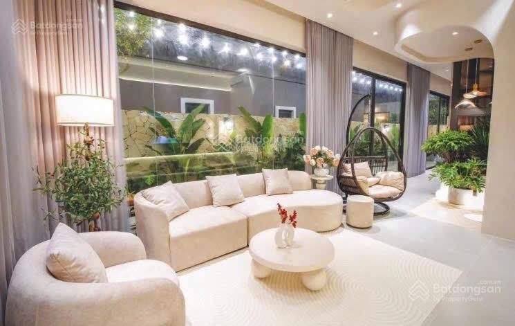 Song lập vip đông nam đối diện bể bơi | phân khu thời đại