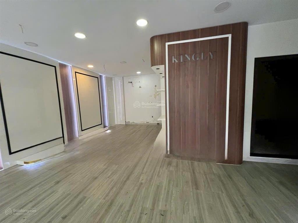 Cho thuê nhà  bến thành, quận 1  9x18m (3 tầng)