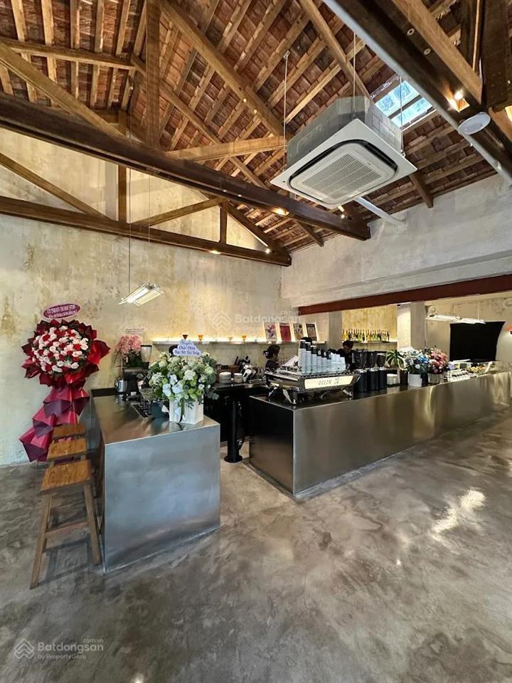 Cho thuê biệt thự lớn  quận 3 (935m2 đất) không gian chill sân vườn