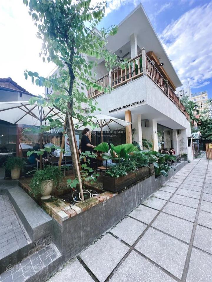Cho thuê biệt thự lớn  quận 3 (935m2 đất) không gian chill sân vườn